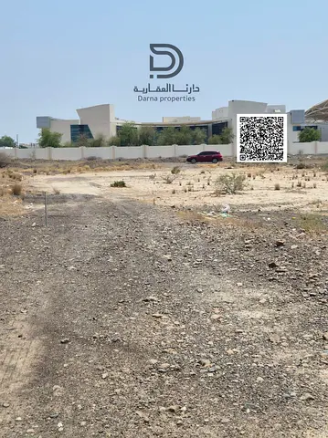 أرض للبيع في المنامة 8 عجمان خلف المدارس مباشرة، مساحة 450 متر مربع، فرصة مميزة للسكن والاستثمار بسعر 210,000 درهم فقط