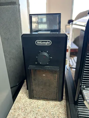 De'Longhi Electric Coffee Grinder — Compact and Functional with 2 Free coffee bags