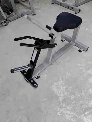 Used seated row / low row gym machine - sturdy commercial frame