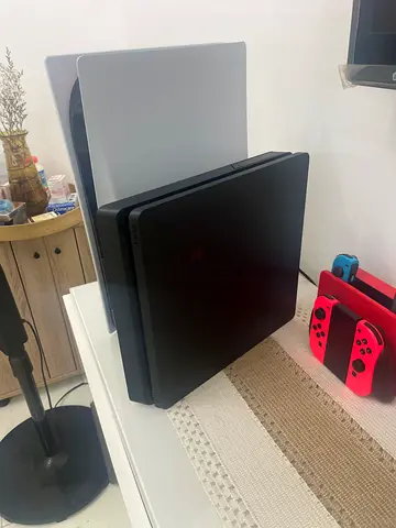 PS4 slim like new with one controller for 600