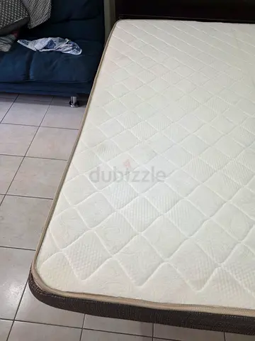 Double bed Mattress in Good Condition size 180 × 200 in good condition