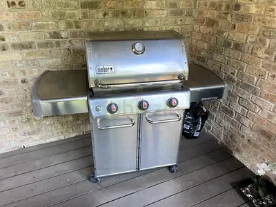 Weber Genesis E310 3 burnols Used gas grill BBQ is for sale