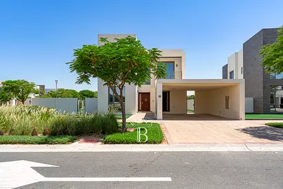 Spacious 4BR Villa | Large Plot | Vacant