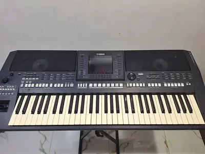 YAMAHA A2000