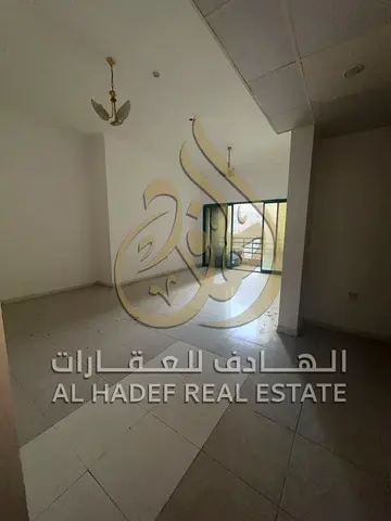 غرفتين وصالة في المجاز 3 بالقرب من القصباء | صيانة مجانية وبناية عائلات فقط