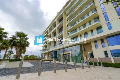 Sea & Guggenheim View | Spacious 1BR Loft | Vacant
