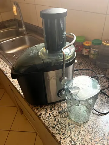 High power 800w Black & Decker Juicer for Urgnt Sale. Less used. Perfect working condition with Bill