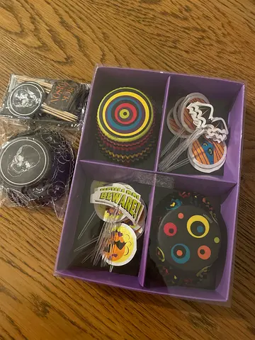 Halloween 🎃 Mixed cupcake toppers and baking decorations - new, unused
