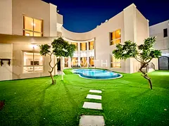 Well Maintained Huge Villa With out side majlis