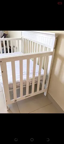 White Wooden Baby Crib brand New with bed bedding,new matras and cover, bumper, all bed accessories,
