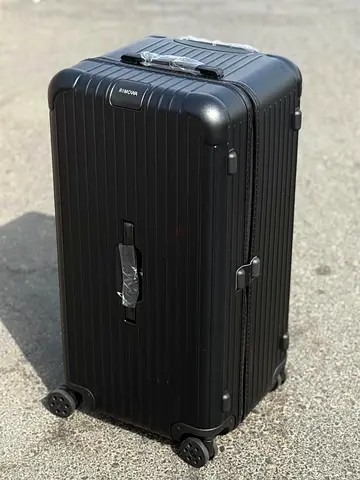 Rimowa black trunk essential