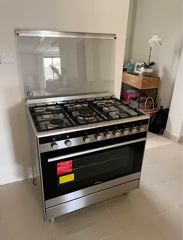 Siemens Stainless Steel 5-Burner Gas  Range with Oven - Like New