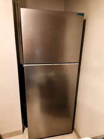 Refrigerator, 1 year of use
Brand: Samsung
Model: RT66CG6406S9
Capacity: 460 liters.