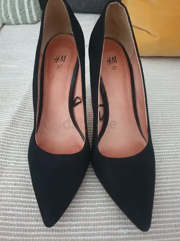 Black Pointed Toe Pumps - H&M Size 37, Gently Used