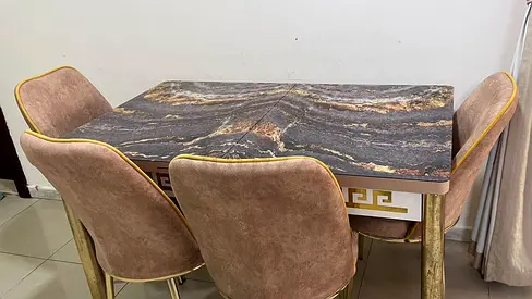 Dining tabel extendable with 4 chair