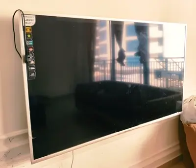 65" LED Smart UHD TV 4K for Sale (Move-out)