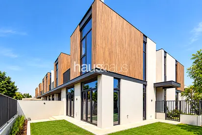 Corner Plot | Vacant | Landscaped