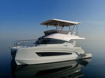 Aventura A38MY Flybridge 2025 | Power Catamaran | 500 hrs