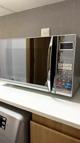 Midea countertop microwave oven with grill - great condition
