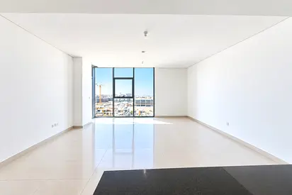 Vacant | Spacious Living | 2BR Apartment