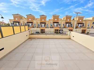 Vacant Single Row I Bright Lay out I Massive Terrace