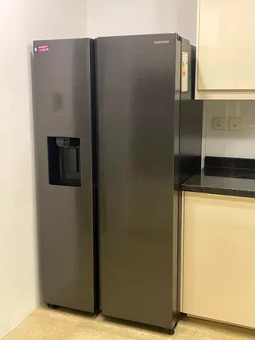 Water dispenser and ice maker refrigerator