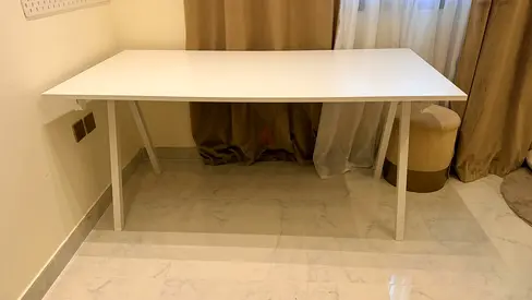 Office chair plus big desk