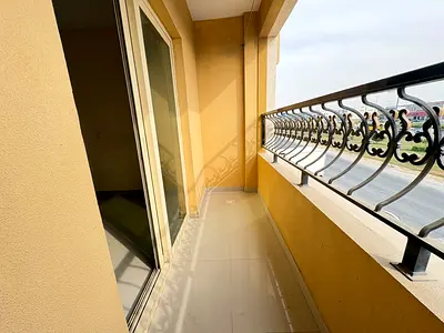 Huge offer 1bhk with balcony and Bulding parking free price 35k