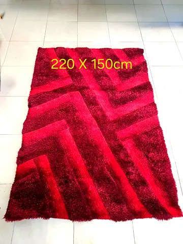 URGENT...Red shaggy rug 220 x 150 cm - good condition