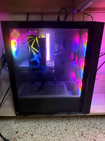 Very minimal used - Intel i5 processor with 32GB of RAM, RTX 4060 graphics card gamingPC Tabel inclu
