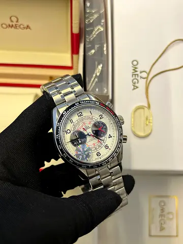 Omega Speedmaster Chronograph – White Dial, Black Tachymeter Bezel & Steel Bracelet