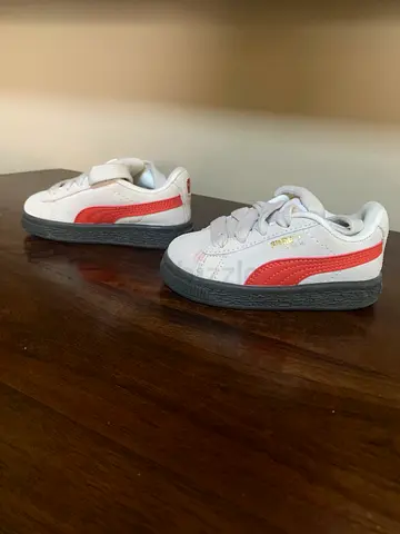 White & Red suede Puma Kids Sneakers