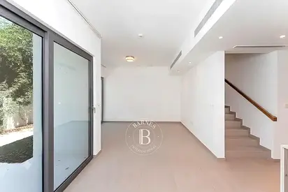 Vacant | Single Row | Landscaped