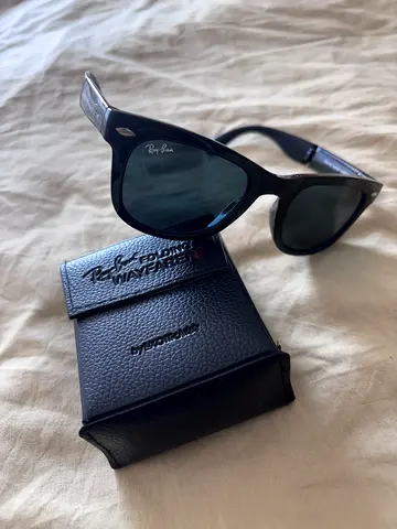 Black Ray-Ban Wayfarer foldable sunglasses