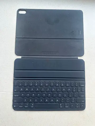 iPad Smart Keyboard Folio - slim keyboard case (used) 11- inch