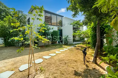 VASTU COMPLIANT | LARGE CORNER PLOT | PRIVATE LIFT | FULLY UPGRADED