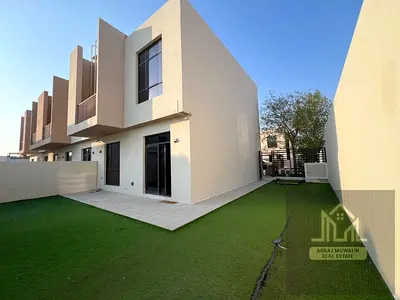 Spacious offer 3bhk townhouse house in the community