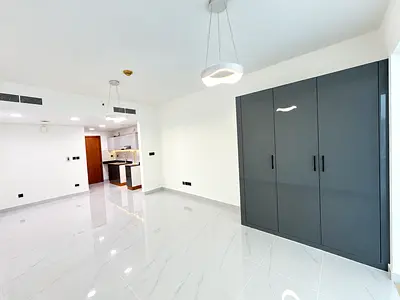 Modern Newly Renovated | With Parking | Crescent C