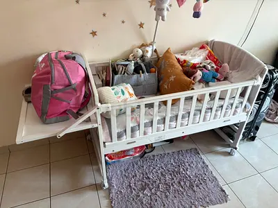 Teknum Convertible Baby Crib with Mattress, Mosquito Net & Wheels - White