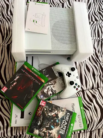 XBOX ONE S with Box and Controller and Games
