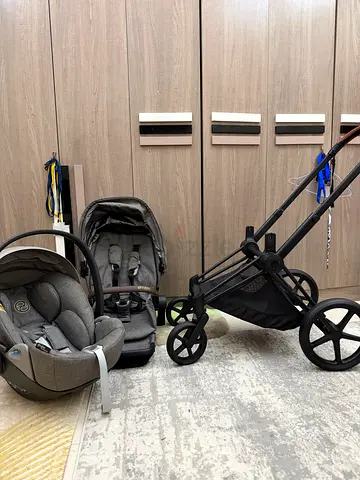 Complete travel system Cybex Priam stroller with car seat cloud in very good condition