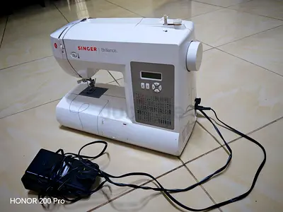 Singer Brilliance Sewing Machine - Working Condition with Pedal & Power Adapter