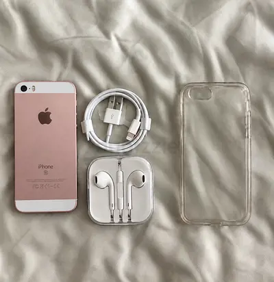 Aplle IPHONE 5SE Rose Gold With Accessories