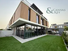 SINGLE ROW | LANDSCAPED | PRIME LOCATION