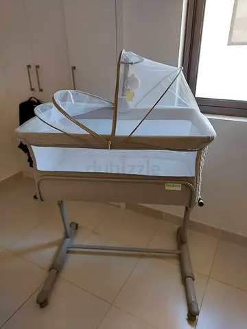 Baybee 2-in-1 Baby Bedside Sleeper / Co-Sleeper Bassinet (Like New)