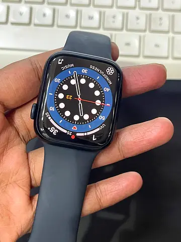 Apple Watch Series 8 (45mm) - Excellent Condition