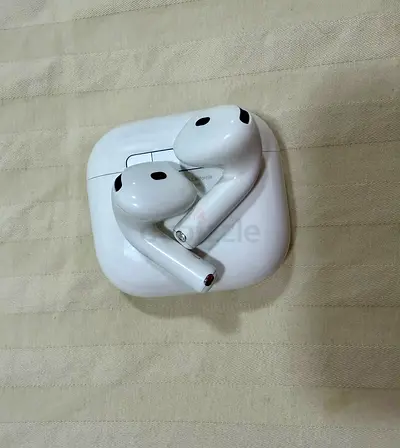 Used wireless earbuds with charging case (Apple AirPods 4) - good working condition