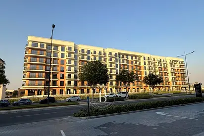 LOVELY MAYFAIR I BRAND NEW I CORNER UNIT