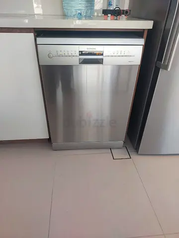 Siemens stainless steel 3-rack dishwasher - good condition