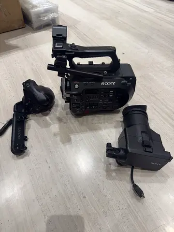 Sony PXW-FS7 II 4K Super 35 Camcorder + Accessories